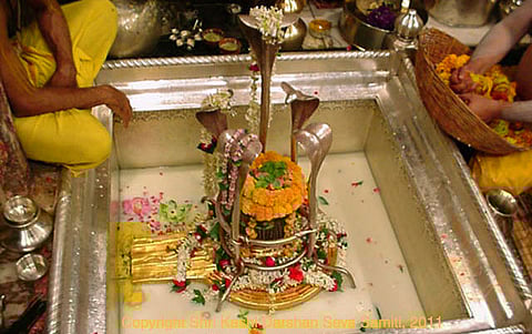 After COVID Surge, Entry Into Sanctum Sanctorum Of Kashi Vishwanath Temple Banned