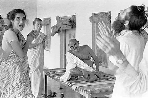 नीब करौरी बाबा की अनंत कथाएँ: रहते थे कैंची धाम में पर हर साल ना जाने कैसे मैनपुरी जा 'बहन' से बँधवाते थे राखी