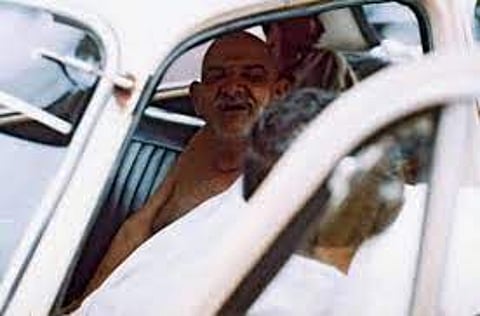 नीब करौरी बाबा की अनंत कथाएँ: जब एक डाक्टर ने कहा भाग जाओ हम किसी बाबा को नहीं मानते!