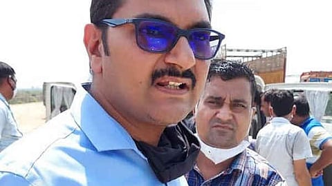 प्रयागराज का IRS अधिकारी 16 लाख घूस के साथ गिरफ्तार