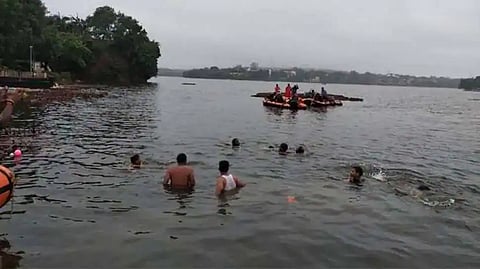 Agra Family Washed Away In Saryu River In Ayodhya, Five Bodies Fished Out, Six Rescued