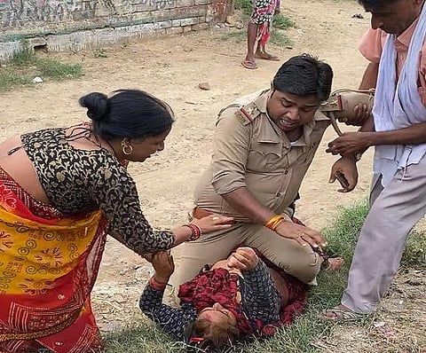 Cop Beating Lady In UP: Full Video Bares The Truth, BJP Slams Akhilesh Yadav For Spreading "Fake News"