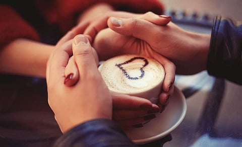 खामोशी में है इश्क़ का इज़हार, सामने इसके गुफ़्तगू क्या है ...