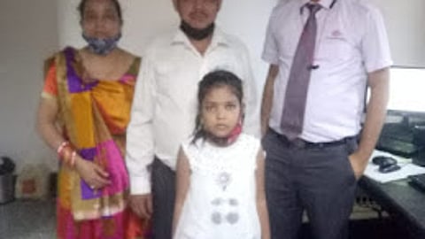 8-year-old Girl 'Lost' On Lucknow Metro, Staff Reunites Her With Parents