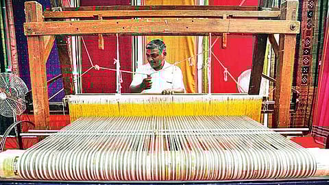 UP Government Giving Big Boost To Handloom Weavers Of The State