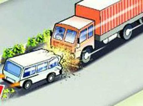 मध्य प्रदेश के भिंड मे भीषण बस हादसा, महिला सहित 7 की मौत