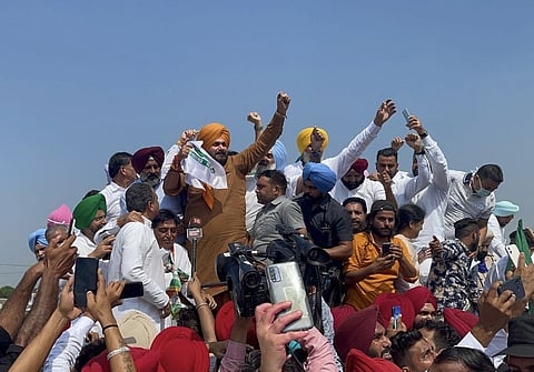 Navjot Singh Sidhu Detained In Saharanpur On UP-Haryana Border