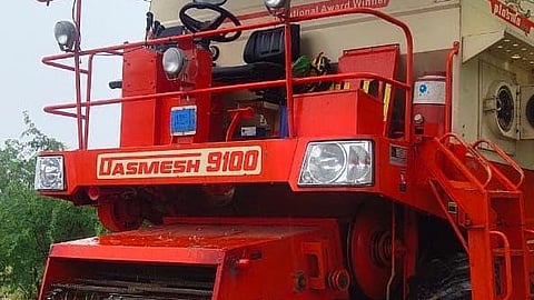 बिजली के लूज तारों में टच हुई धान काटने वाली मशीन, करंट लगने से दो लोगों की मौत