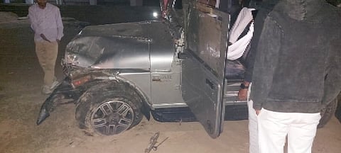 मैनपुरी में शादी से लौट रही थार गाड़ी अनियंत्रित हो बिजली पोल से टकराई, आधा दर्जन घायल