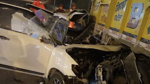 उज्जैन से लौट रहे कार सवारों को ट्रक ने रौंदा, मैनपुरी के तीन लोगों की मौत
