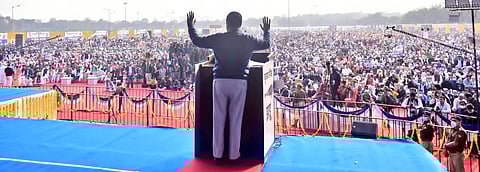 केजरीवाल ने खोला चुनावी पिटारा: सरकार बनने पर 18 साल से ऊपर की महिलाओं को हर महीना मिलेगा एक हजार रुपये