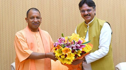 Rajeshwar Singh Meets Yogi, Seeks Setting Up Of Logistic Park On Unnao-Lucknow Road