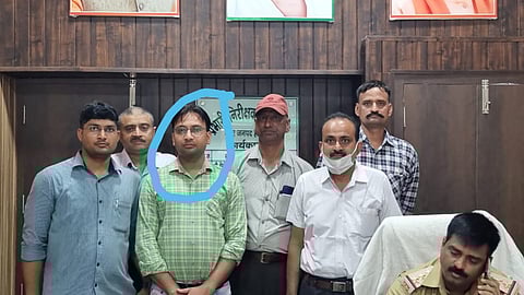 Basic Education Clerk In Hardoi Nabbed Taking Bribe