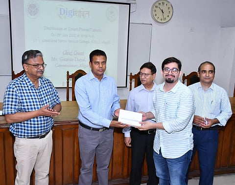 Tablets, Smart Phones Given To Meritorious Medical, Dental Students At AMU
