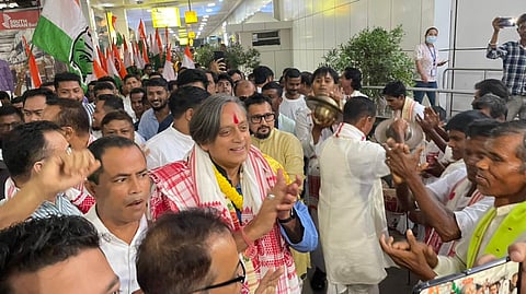 Instagram Poll By Political Consultancy Polstrat Gives Thumbs Up To Shashi Tharoor For Congress Prez