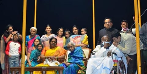 Former PM Deve Gowda Offers Prayers At Kashi Vishwanath Temple, Praises PM Modi And CM Yogi For Kashi Makeover