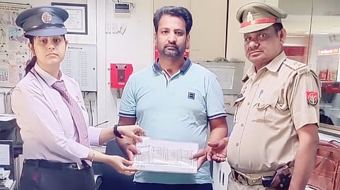 Lucknow Metro Returns Rs Two Lakh Left Behind By A Passenger In Hurry