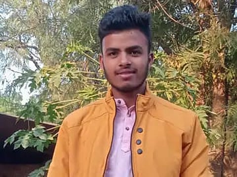 Girl Calls Boy Friend Home In Jaunpur, Beats Him To Death