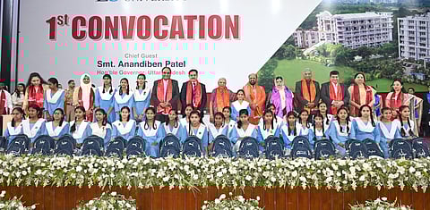 आनंदीबेन पटेल की उपस्थिति में एरा विश्विविद्यालय का प्रथम दीक्षांत समारोह सम्पन्न