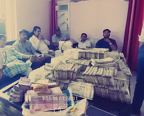 Rs 2.08 Crore Cash Seized From An i20 Car In Muzaffarnagar, 96 Gram Gold Also Recovered