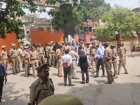 Judicial Commission Probing Murder Of Don Brothers Atique And Ashraf Visits Crime Scene, Briefed By Officials