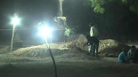 Atiq, Ashraf Buried Amit Tight Security, In Presence Of Close Family Members