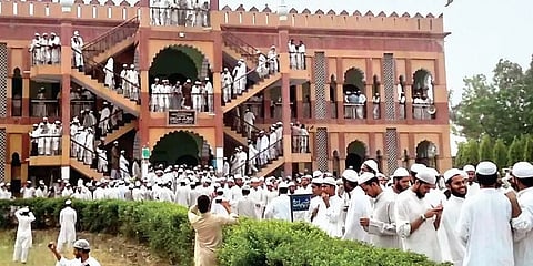 Darul Uloom Deoband Issues New Diktat To Students, Asks Them To Keep Away From English!