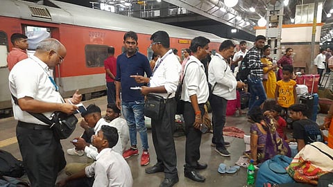 712 Ticketless Passengers Nabbed, Fined At Prayagraj Junction