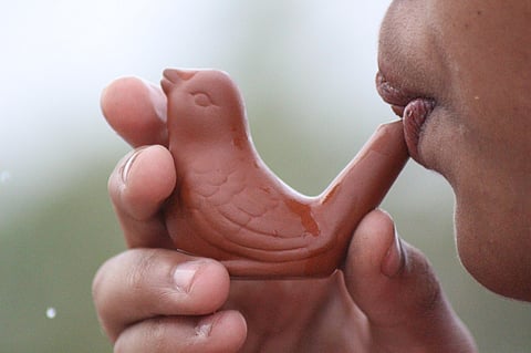 योगी सरकार माटी कला को प्रोत्साहन दे मुहैया कराएगी रोजगार, एक लाख से अधिक गांवों में बनेंगे मिट्टी के बर्तन और खिलौने