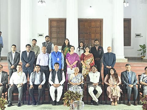 यूपी के निवेशकों को गुजरात में उद्योग लगाने का न्योता, गुजरात के कैबिनेट मंत्री और कई बड़े अफसर लखनऊ में