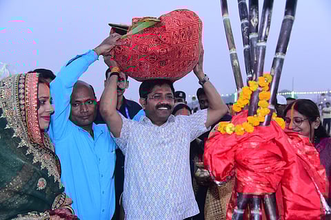 महापर्व छठ पर प्रयागराज के अरैल घाट पहुंचें कैबिनेट मंत्री नंद गोपाल गुप्ता ‘नंदी’