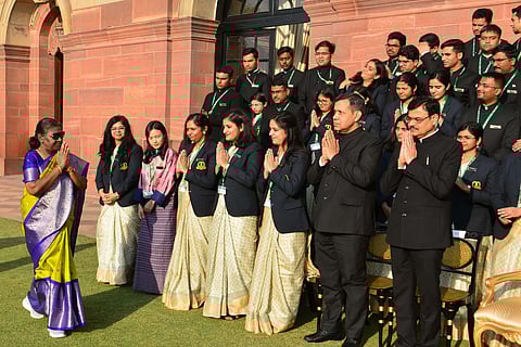 Trainee Officers Of Indian Revenue Service Call Of President Murmu