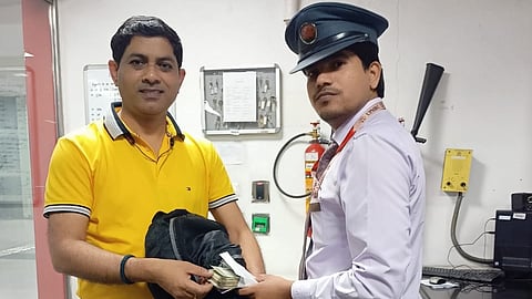 Lucknow Metro Staffer Returns Passenger's Bag Containing ₹70,000 Cash