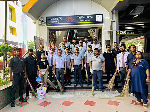 Agra Metro Employees Engage In ‘Shramdan’ To Mark Gandhi Jayanti, Undertake Cleanliness Oath