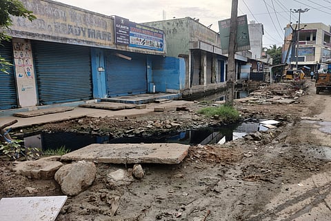 Sewage water stagnated on the Cholambedu main road in Avadi Municipal Corporation.