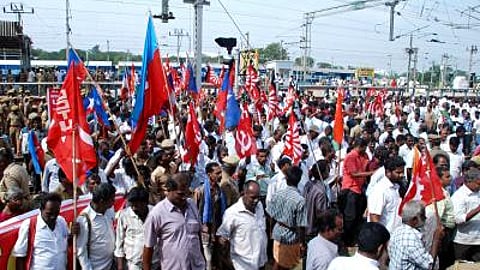 TN farmers to organise Rail Roko