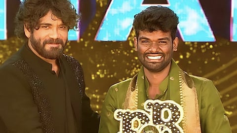 Bigg Boss Telugu 7 winner Pallavi Prashanth with host Akkineni Nagarjuna