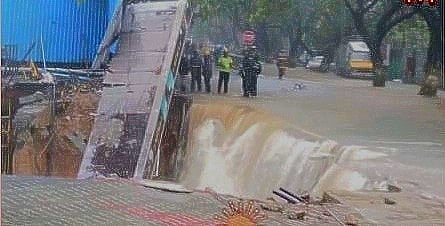 Rescue work at Velachery building cave-in