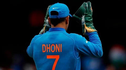 MS Dhoni in Jersey no. 7