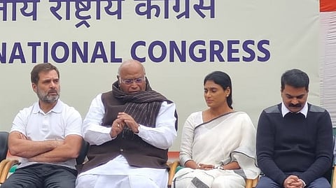 Rahul Gandhi, Mallikarjun Kharge, YS Sharmila and her husband Anil