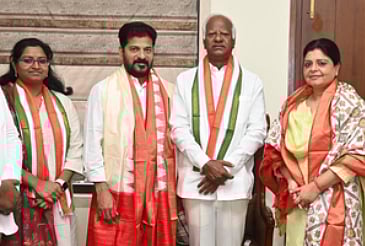 Kadiyam Srihari, Kadiyam Kavya with Telangana Chief Minister Revanth Reddy