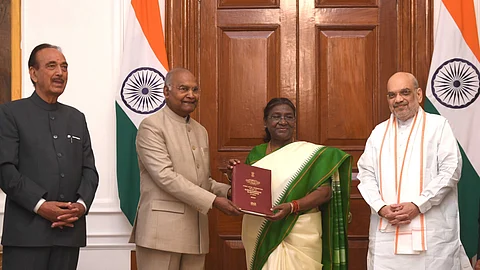 Former President Ramnath Kovind hands over the committee report to President of India Droupadi Murmu, in the presence of Home Minister Amit Shah and former Leader of the Opposition in the Rajya Sabha Ghulam Nabi Azad.