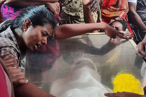 Sharmila at Praveen's funeral in Pallikaranai, Chennai.