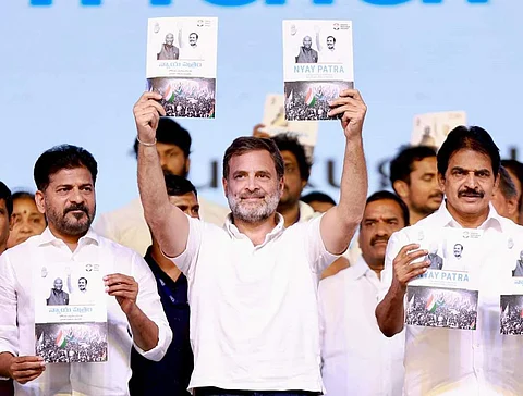 Rahul Gandhi (centre) and other Congress leaders with the party manifesto