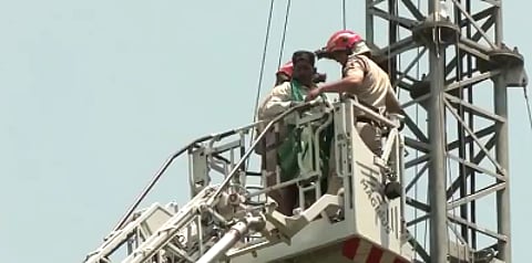 Tamil Nadu farmers climb mobile tower amid protest at Jantar Mantar