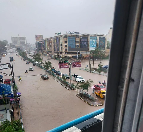 Flash floods in Kochi following cloudburst