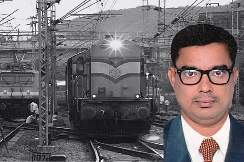 Man dies in moving train after middle berth falls on him