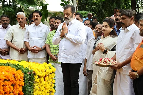 Suresh Gopi visiting K Karunakaran's memorial