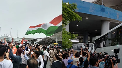 Fans welcoming Team India cricket team