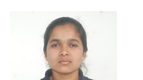 Telangana govt offers financial assistance to Adivasi student who got into IIT